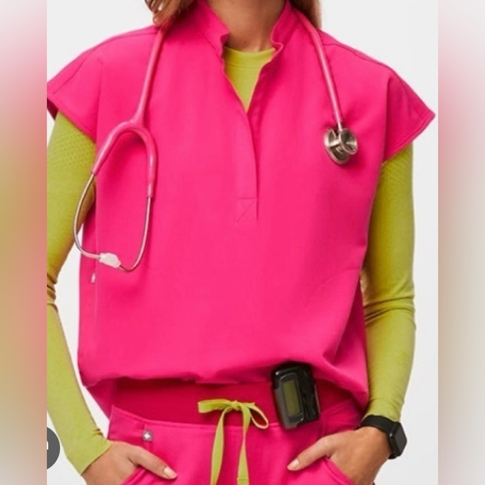 Figs *SHOCKING PINK* Rafaela Top🩷